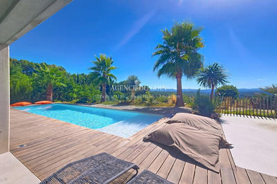 Maison - 215 m² - 6 pièces