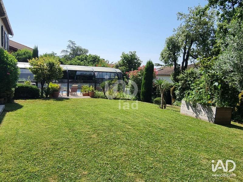 Maison - 235 m² - 8 pièces