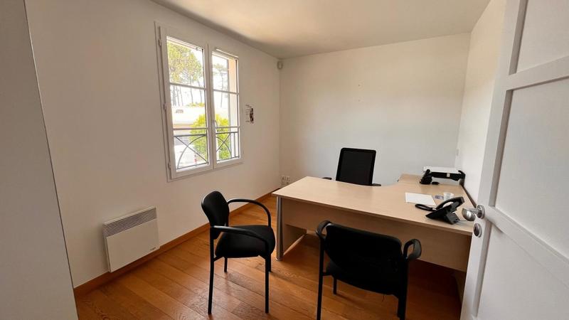 Bureau - 131 m² - 5 pièces