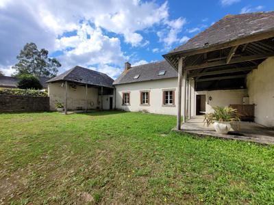 Maison - 222 m² - 12 pièces