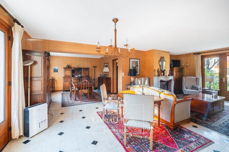 Maison - 180 m² - 7 pièces