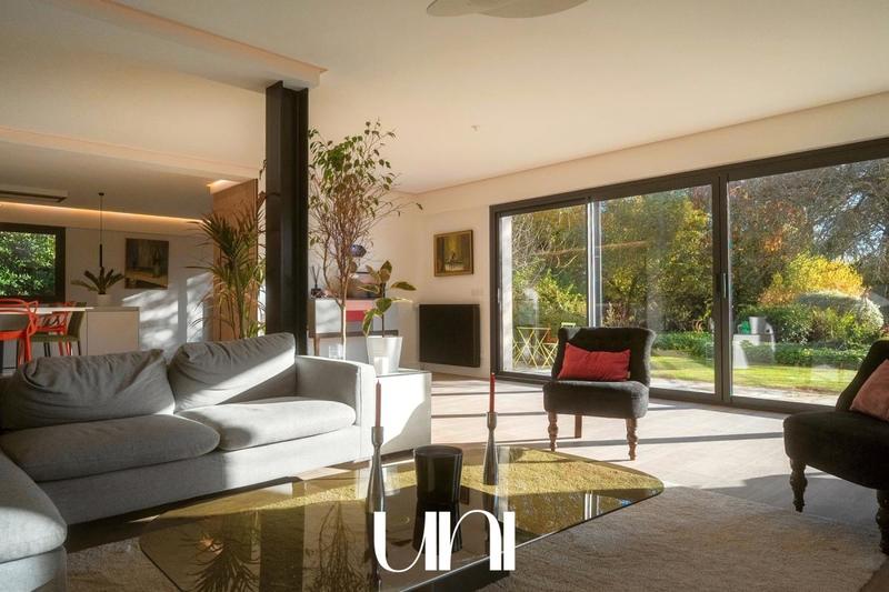 Maison - 265 m² - 8 pièces