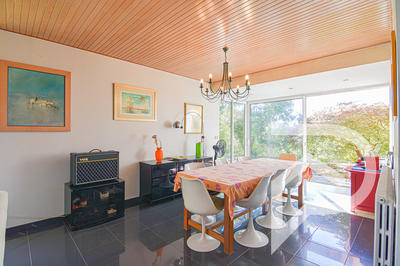 Maison - 242 m² - 6 pièces