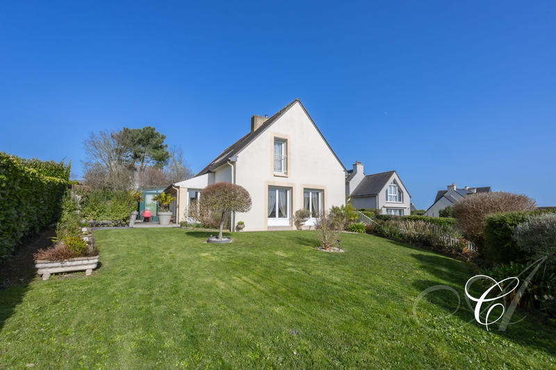 Maison traditionnelle - 171 m² - 7 pièces