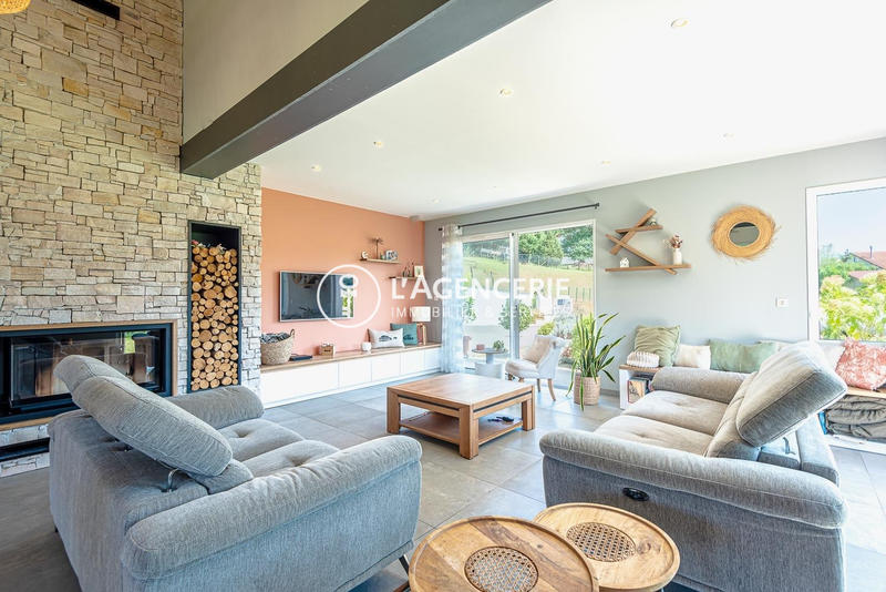 Maison - 220 m² - 5 pièces