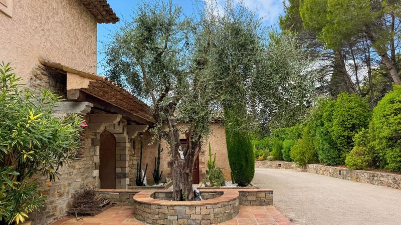 Maison - 278 m² - 7 pièces