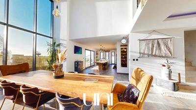 Maison - 317 m² - 9 pièces