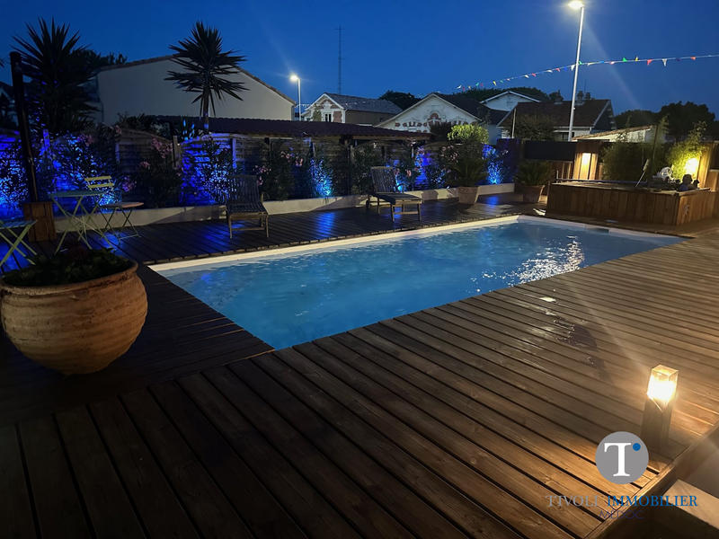 Maison traditionnelle - 267 m² - 9 pièces