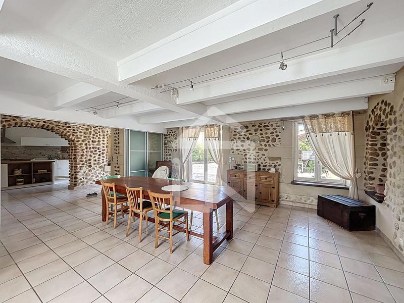 Maison - 247 m² - 6 pièces