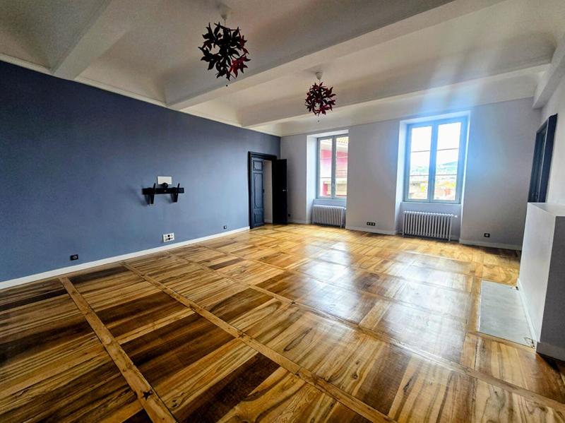 Appartement - 185 m² - 5 pièces