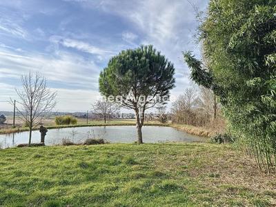 Maison traditionnelle - 243 m² - 6 pièces