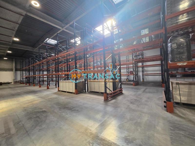 Entrepôt - 3 272 m²