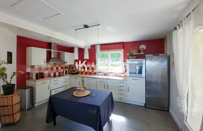 Maison - 180 m² - 7 pièces