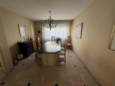 Maison - 200 m² - 8 pièces