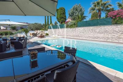 Villa - 290 m² - 6 pièces