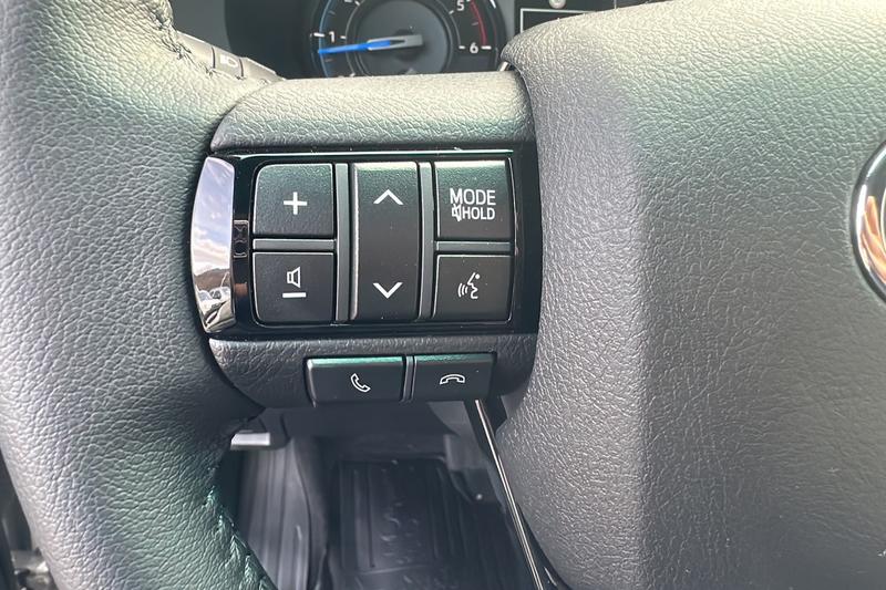 Toyota Hilux 2.8 204 Bva Invincible 4p