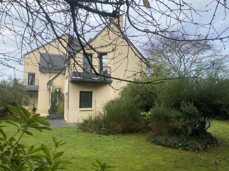 Maison - 210 m² - 9 pièces