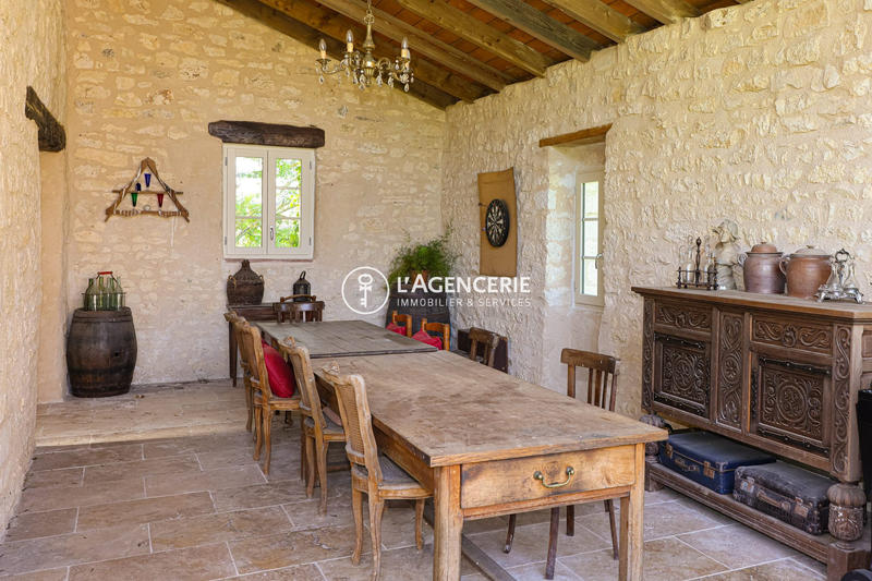 Maison - 360 m² - 12 pièces