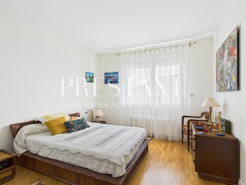 Maison - 282 m² - 10 pièces