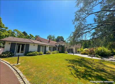 Maison - 307 m² - 9 pièces