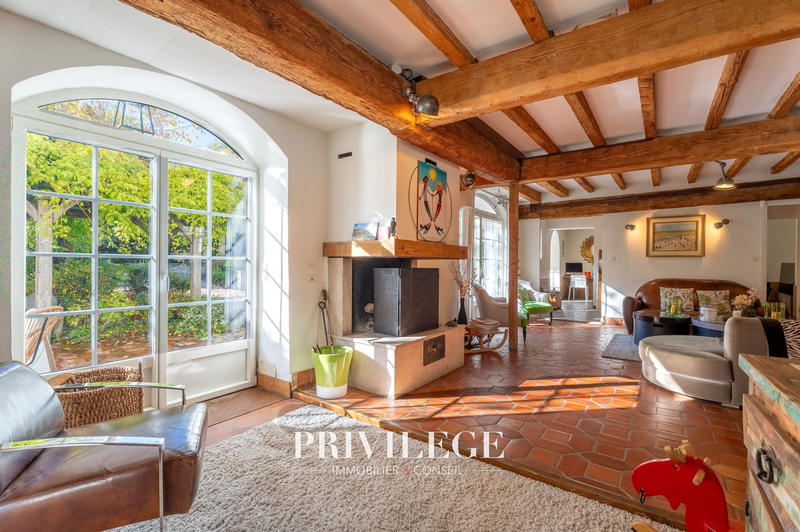 Maison - 310 m² - 9 pièces