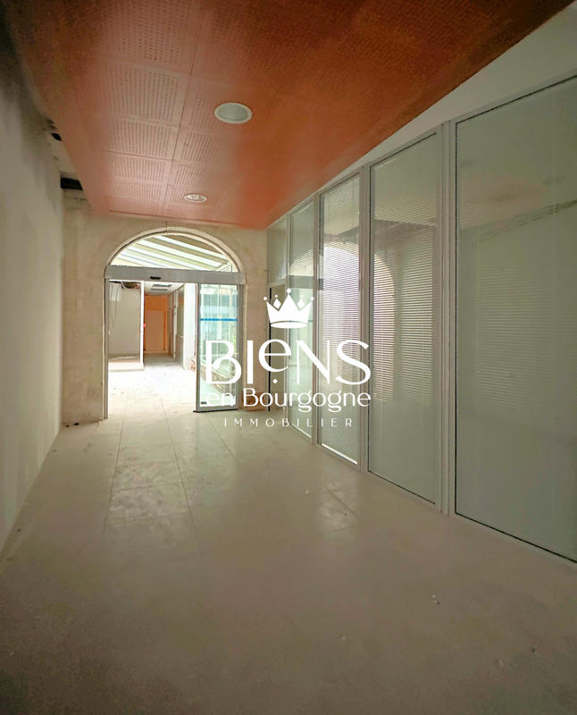 Bureau - 142 m² - 8 pièces