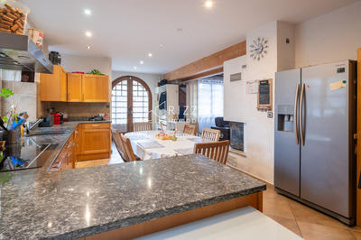 Maison - 260 m² - 9 pièces