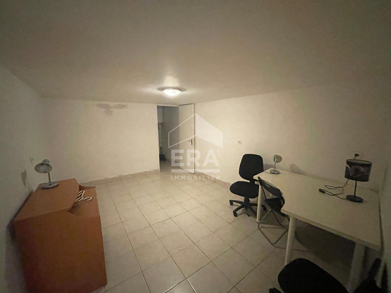 Local commercial - 90 m² - 5 pièces