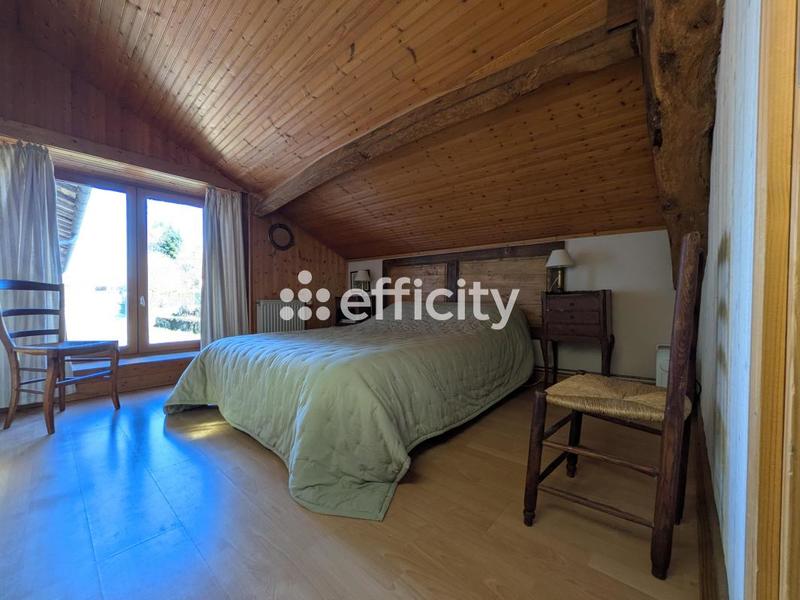 Maison - 374 m² - 10 pièces