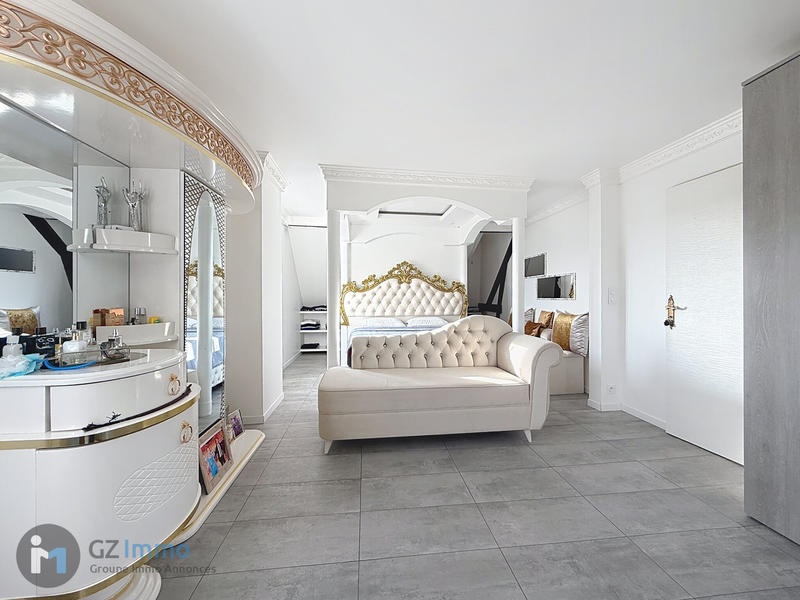 Maison - 246 m² - 6 pièces