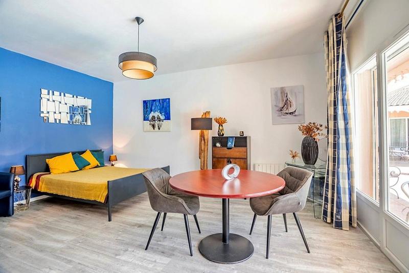 Demeure - 453 m² - 11 pièces