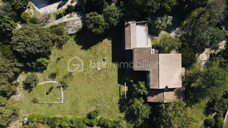 Maison - 216 m² - 8 pièces