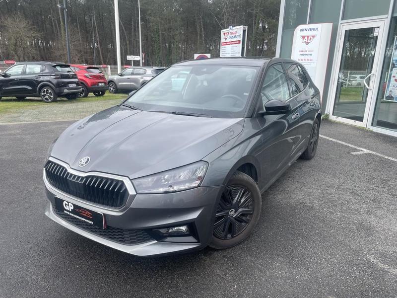 Skoda Fabia Tsi 95 Faible kilomètrage - Garantie Constructeur Disponible de suite Idem Polo, Ibiza Clio 208 Yaris