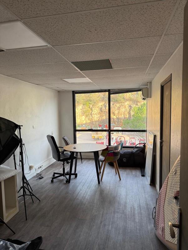 Entrepôt - 2 600 m²