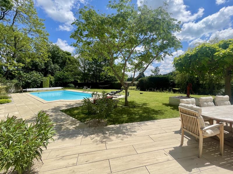 Demeure - 200 m² - 7 pièces