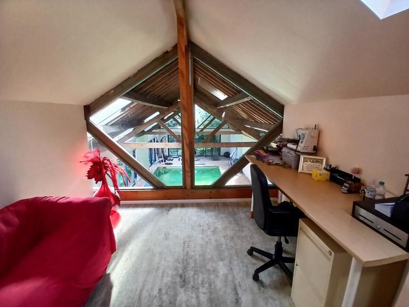 Maison - 260 m² - 9 pièces