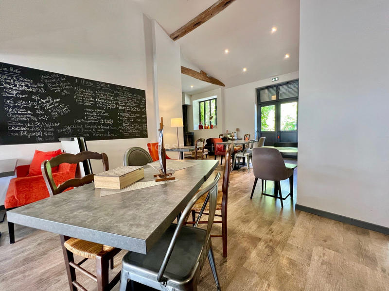 Maison - 900 m² - 25 pièces