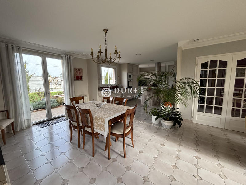 Maison - 143 m² - 8 pièces