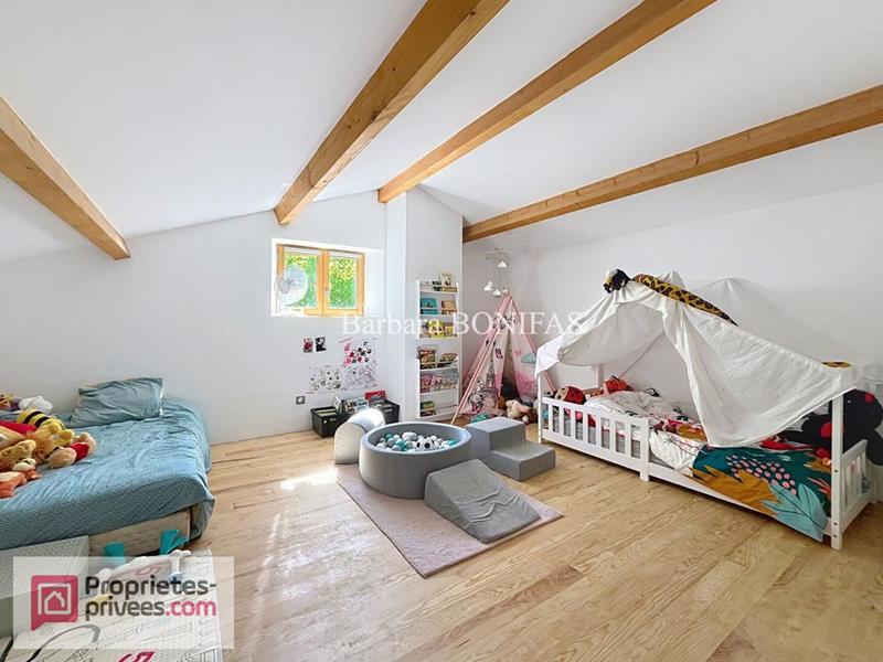 Maison - 202 m² - 6 pièces