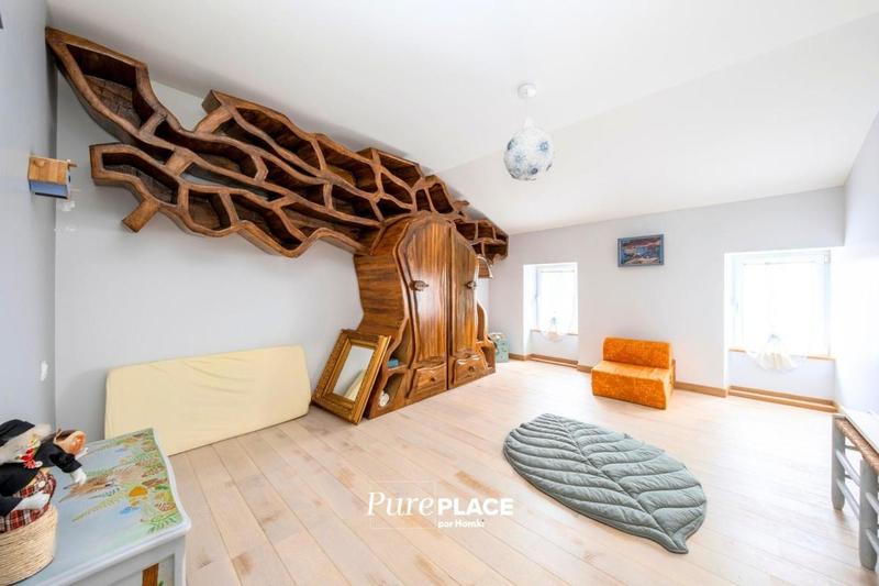 Maison - 334 m² - 8 pièces