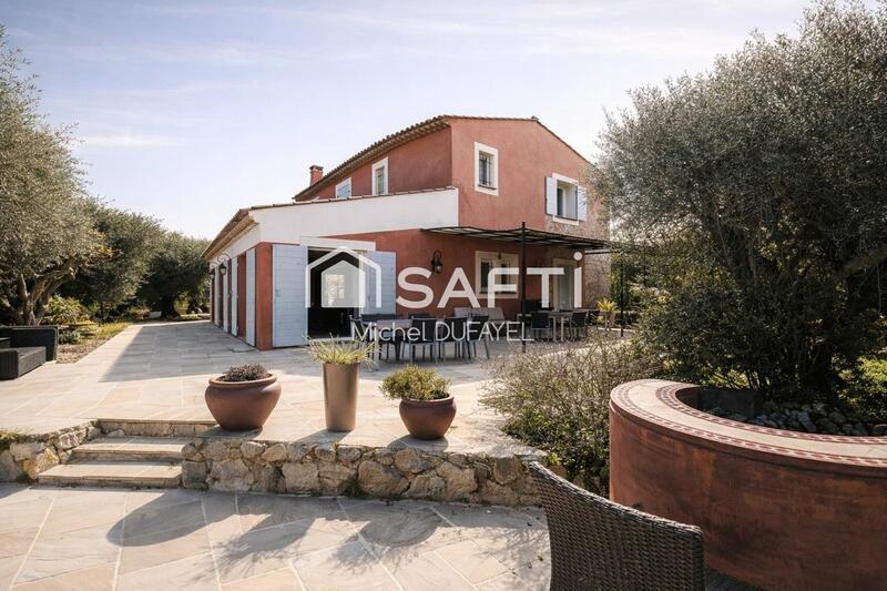 Maison - 205 m² - 6 pièces