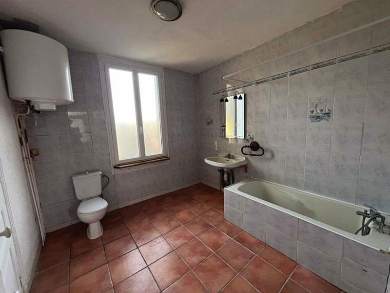 Propriété - 240 m² - 12 pièces