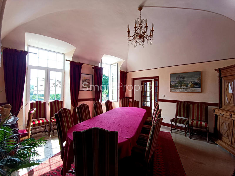 Propriété - 882 m² - 49 pièces