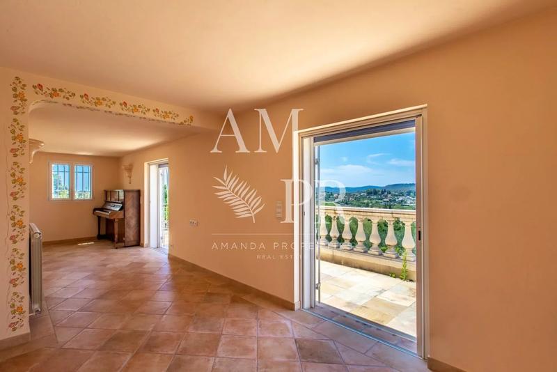 Villa - 181 m² - 7 pièces