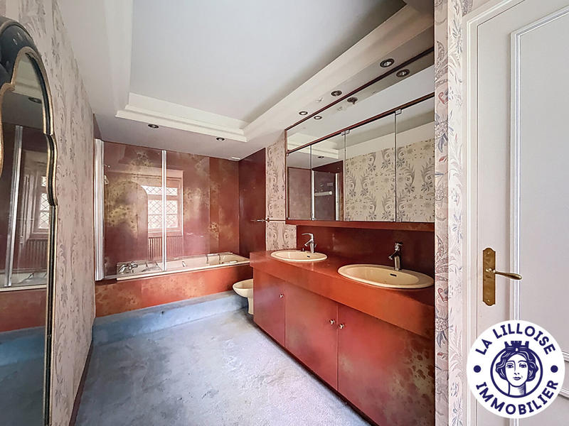 Demeure - 270 m² - 10 pièces