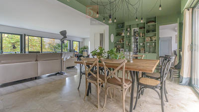 Maison - 300 m² - 8 pièces