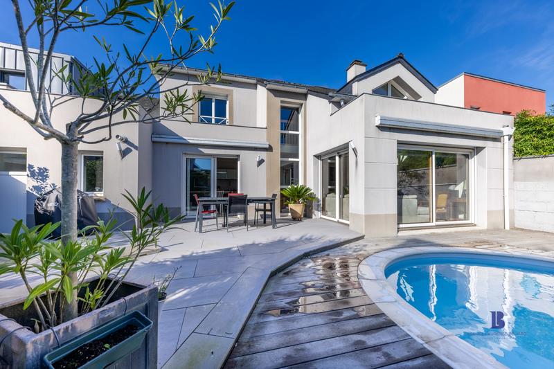 Maison contemporaine - 171 m² - 6 pièces