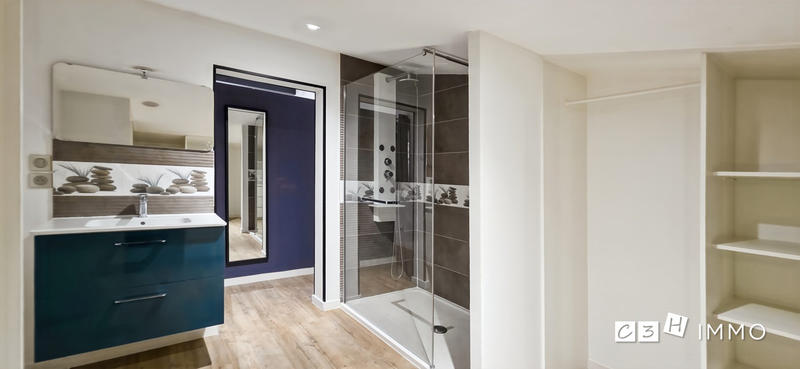 Maison - 233 m² - 6 pièces