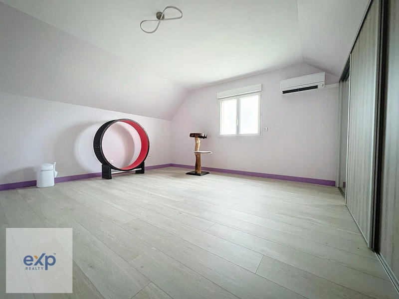 Maison - 235 m² - 10 pièces