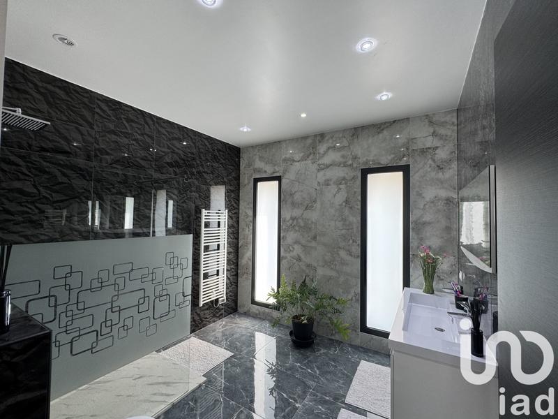 Maison de maîtres - 320 m² - 8 pièces